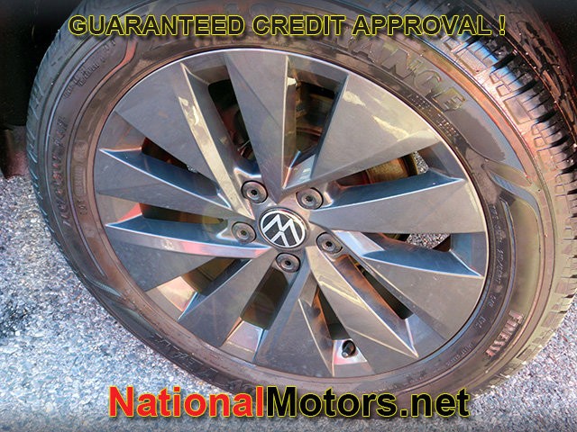 Volkswagen Taos Vehicle Full-screen Gallery Image 07