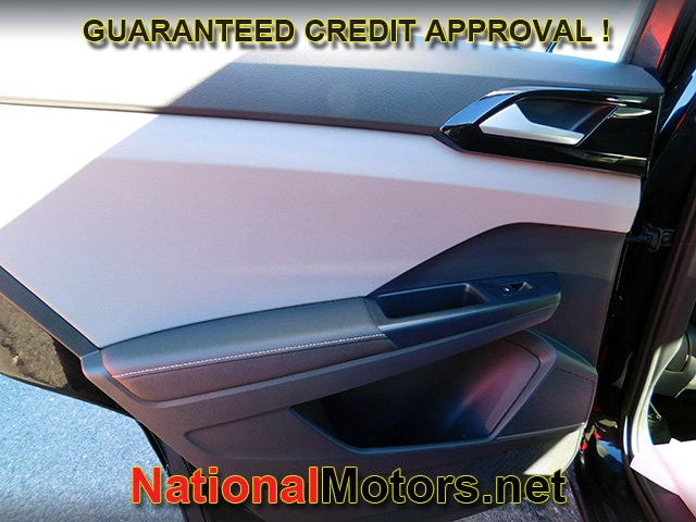 Volkswagen Taos Vehicle Full-screen Gallery Image 08