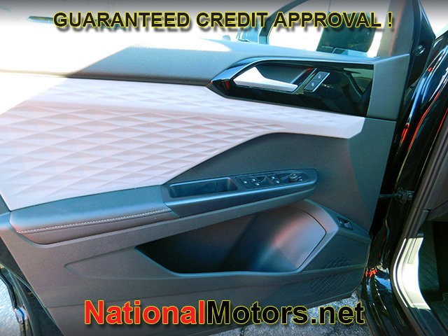 Volkswagen Taos Vehicle Full-screen Gallery Image 11