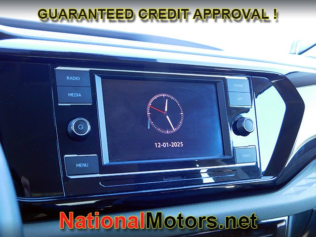 Volkswagen Taos Vehicle Full-screen Gallery Image 14