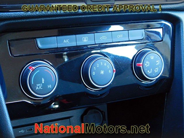 Volkswagen Taos Vehicle Full-screen Gallery Image 16