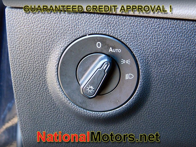 Volkswagen Taos Vehicle Full-screen Gallery Image 21