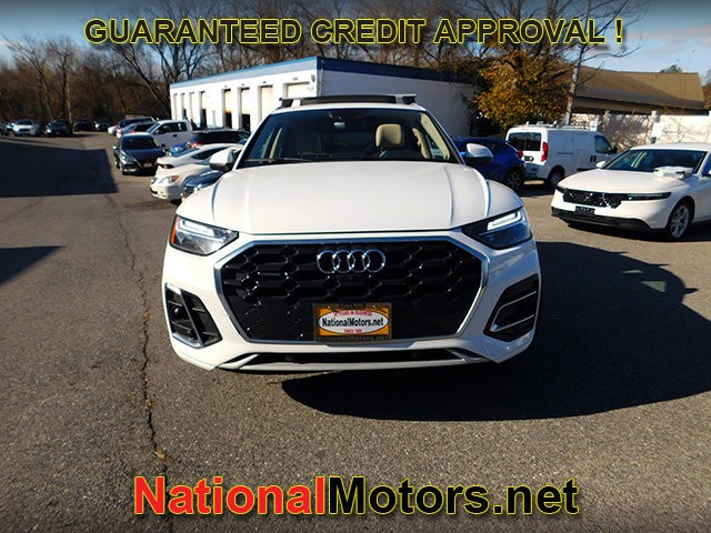 Audi Q5 Vehicle Full-screen Gallery Image 03