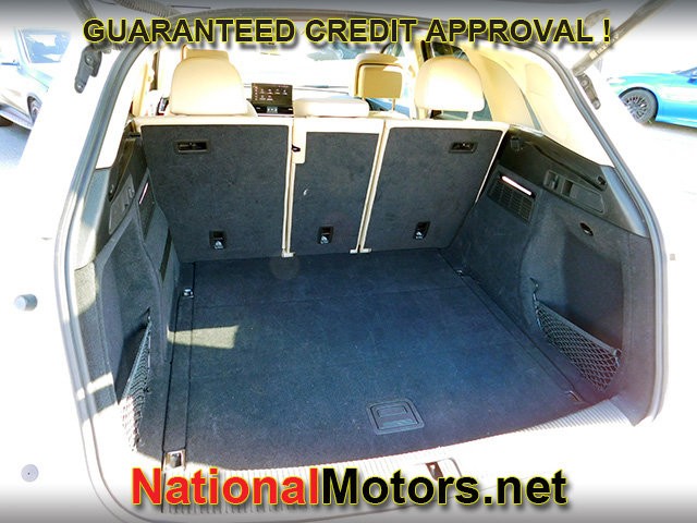 Audi Q5 Vehicle Full-screen Gallery Image 07