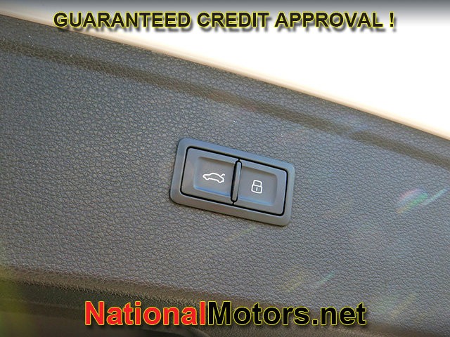 Audi Q5 Vehicle Full-screen Gallery Image 08