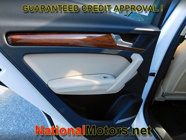 Audi Q5 Vehicle Full-screen Gallery Image 11