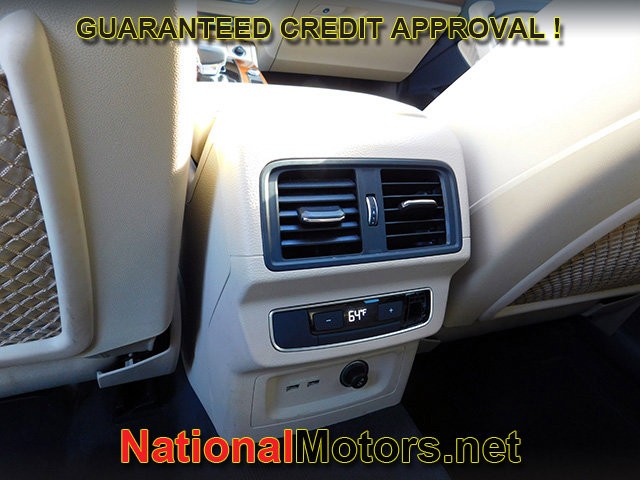 Audi Q5 Vehicle Full-screen Gallery Image 13