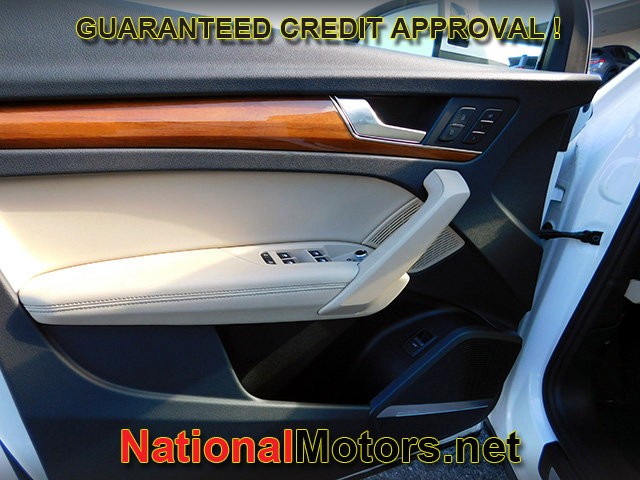 Audi Q5 Vehicle Full-screen Gallery Image 16