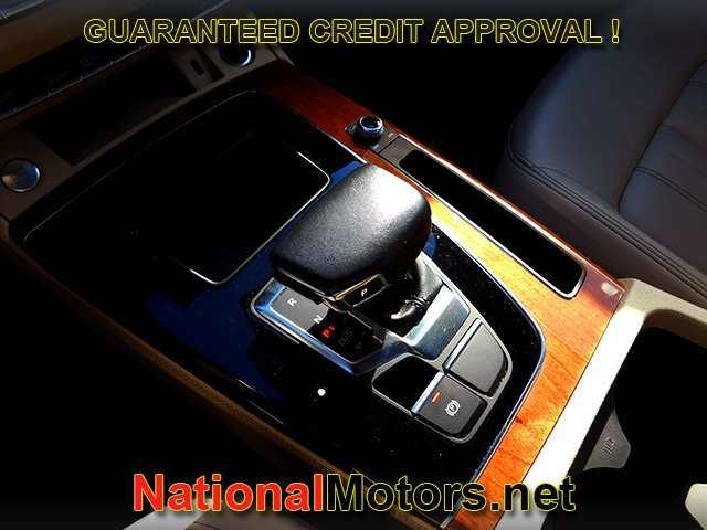 Audi Q5 Vehicle Full-screen Gallery Image 24