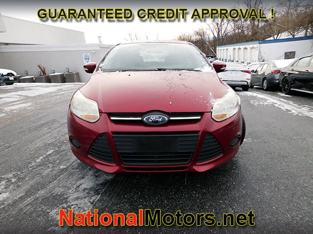 Ford Focus Vehicle Full-screen Gallery Image 03