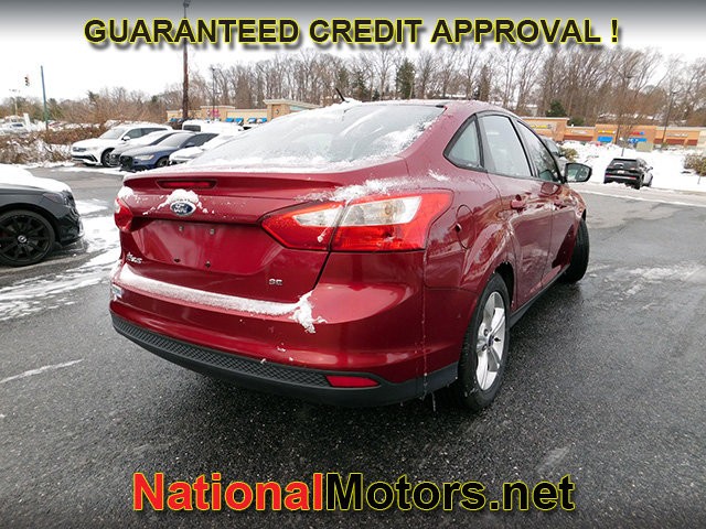 Ford Focus Vehicle Full-screen Gallery Image 05