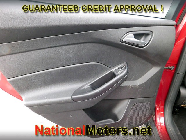 Ford Focus Vehicle Full-screen Gallery Image 06