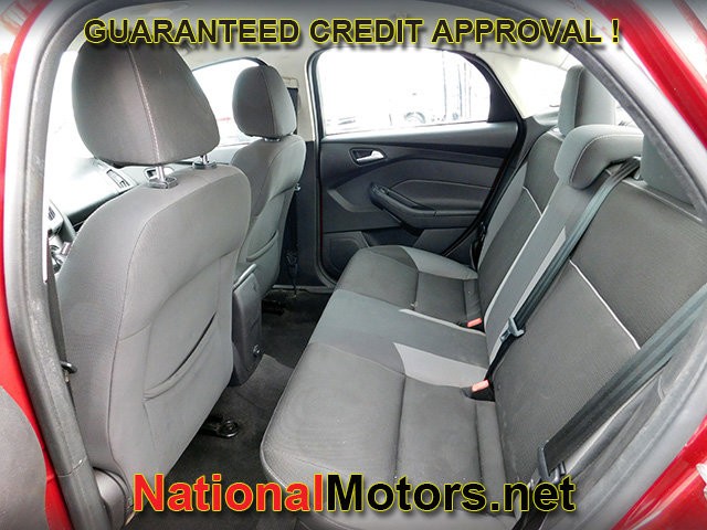 Ford Focus Vehicle Full-screen Gallery Image 07