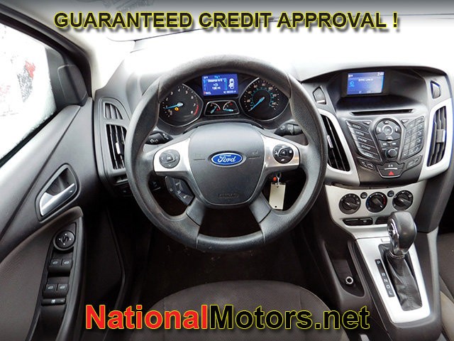 Ford Focus Vehicle Full-screen Gallery Image 08