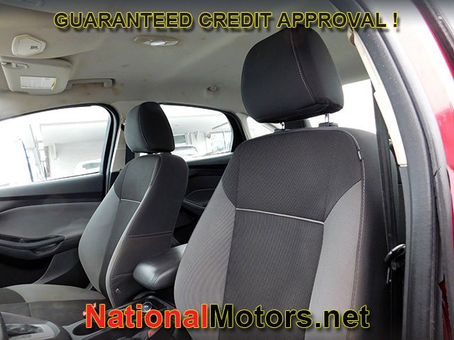 Ford Focus Vehicle Full-screen Gallery Image 10