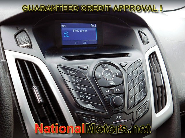 Ford Focus Vehicle Full-screen Gallery Image 11