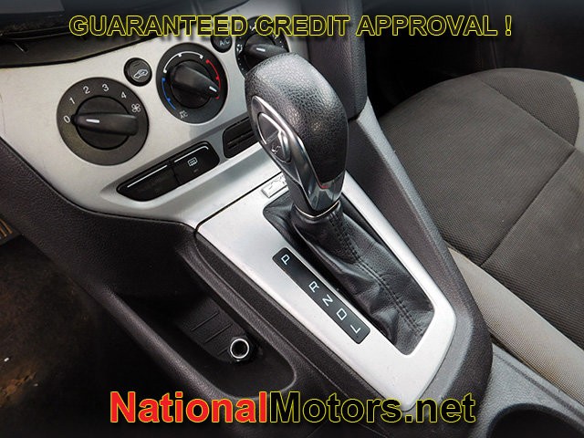 Ford Focus Vehicle Full-screen Gallery Image 14