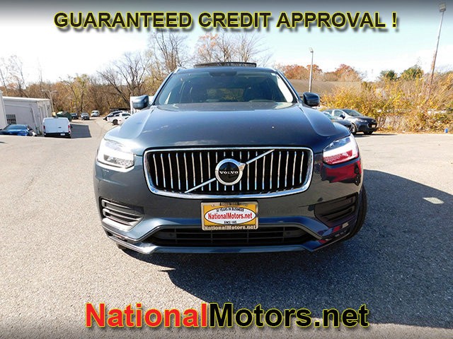 Volvo XC90 Vehicle Full-screen Gallery Image 03