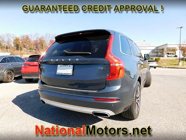 Volvo XC90 Vehicle Full-screen Gallery Image 05