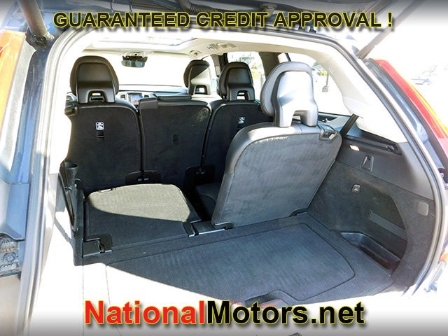 Volvo XC90 Vehicle Full-screen Gallery Image 08