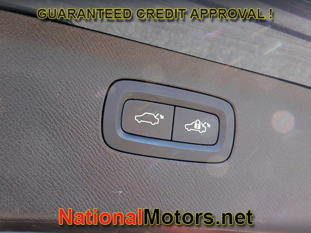 Volvo XC90 Vehicle Full-screen Gallery Image 09