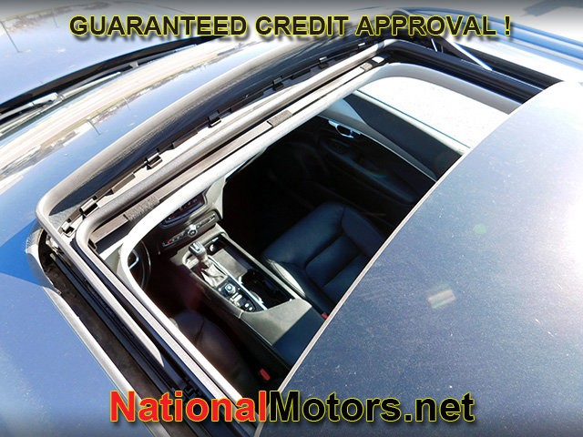 Volvo XC90 Vehicle Full-screen Gallery Image 11