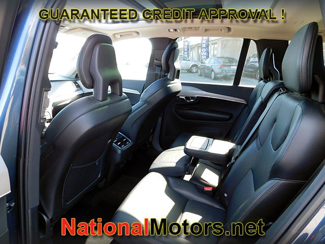 Volvo XC90 Vehicle Full-screen Gallery Image 13