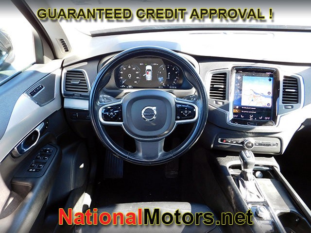 Volvo XC90 Vehicle Full-screen Gallery Image 15