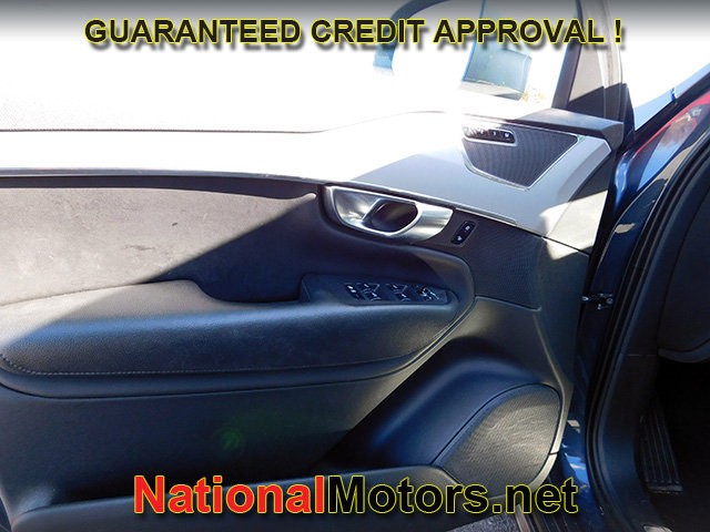 Volvo XC90 Vehicle Full-screen Gallery Image 16