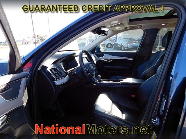 Volvo XC90 Vehicle Full-screen Gallery Image 18