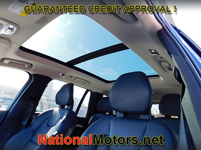 Volvo XC90 Vehicle Full-screen Gallery Image 20