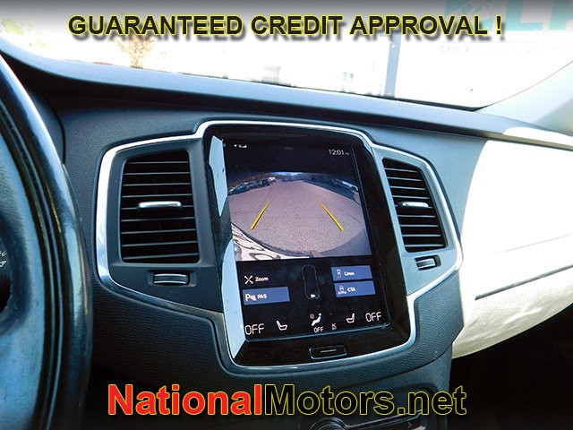 Volvo XC90 Vehicle Full-screen Gallery Image 21