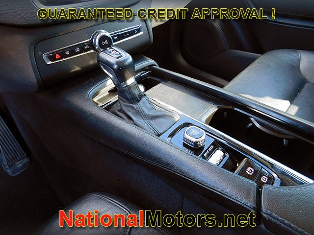 Volvo XC90 Vehicle Full-screen Gallery Image 25