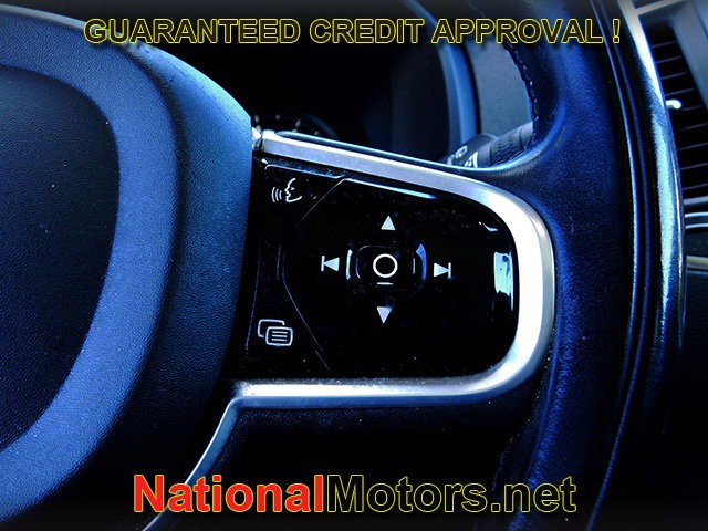 Volvo XC90 Vehicle Full-screen Gallery Image 26