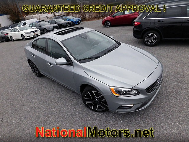 Volvo S60 Vehicle Full-screen Gallery Image 02