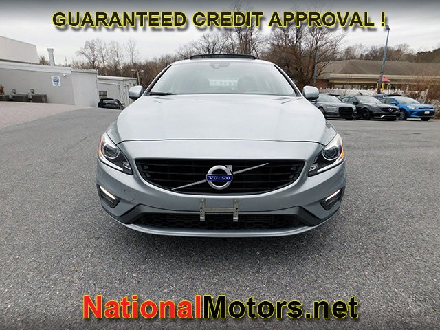Volvo S60 Vehicle Full-screen Gallery Image 03