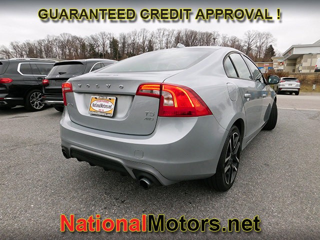 Volvo S60 Vehicle Full-screen Gallery Image 05