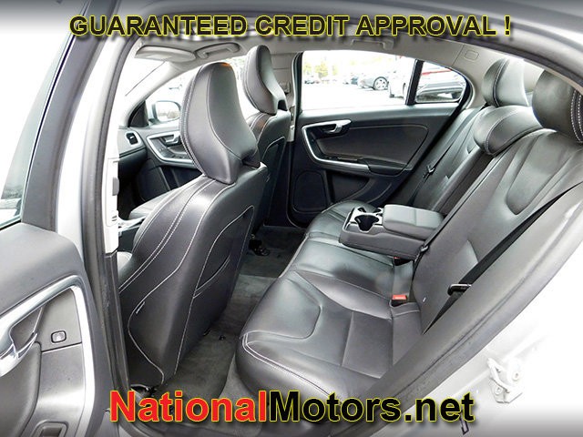 Volvo S60 Vehicle Full-screen Gallery Image 10