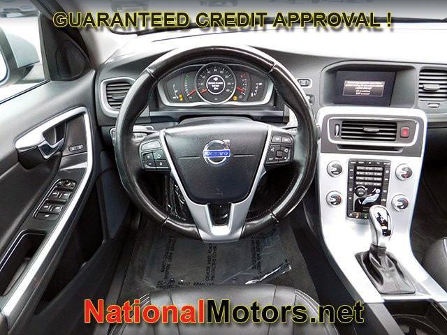 Volvo S60 Vehicle Full-screen Gallery Image 12