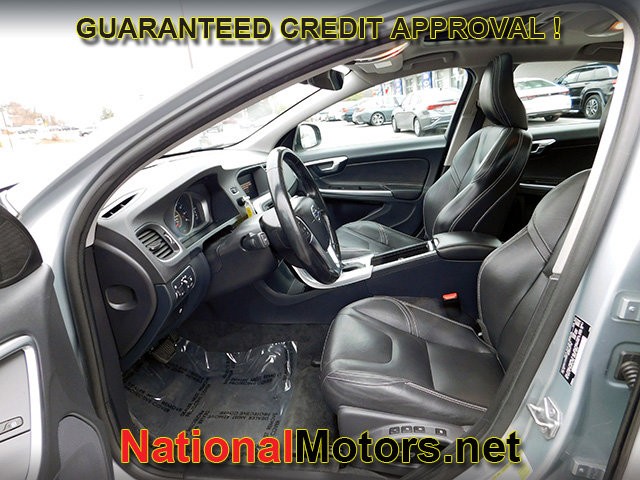 Volvo S60 Vehicle Full-screen Gallery Image 14