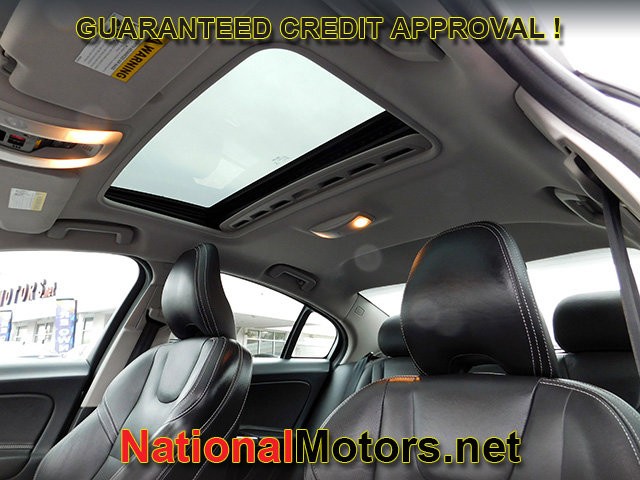 Volvo S60 Vehicle Full-screen Gallery Image 16