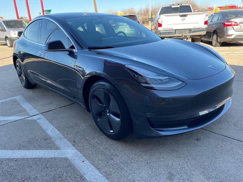 Tesla Model 3 Vehicle Full-screen Gallery Image 02