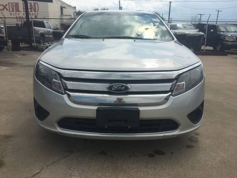 Ford Fusion Vehicle Full-screen Gallery Image 02