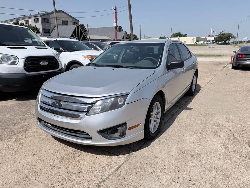Ford Fusion Vehicle Full-screen Gallery Image 03