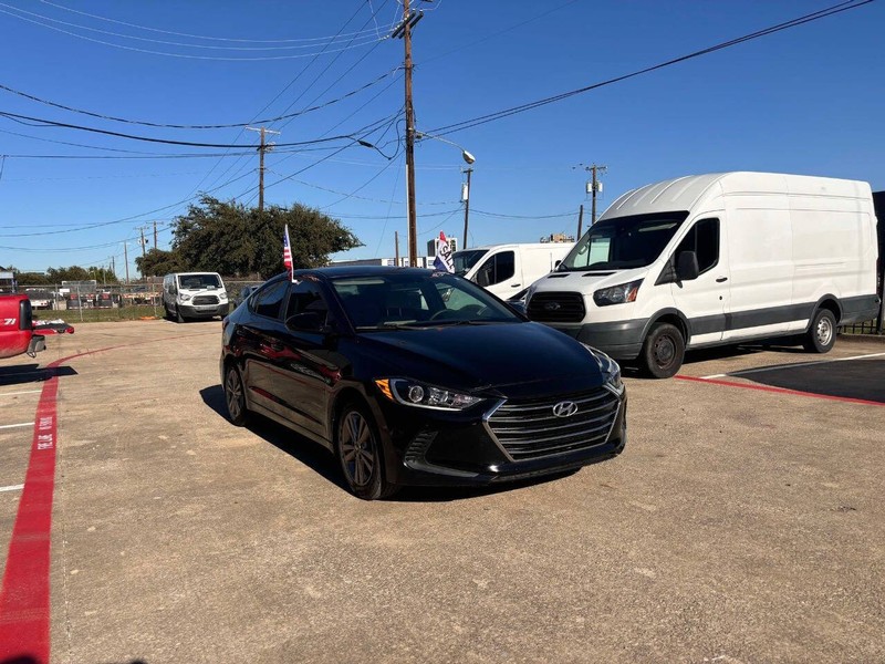 Hyundai Elantra Vehicle Full-screen Gallery Image 02