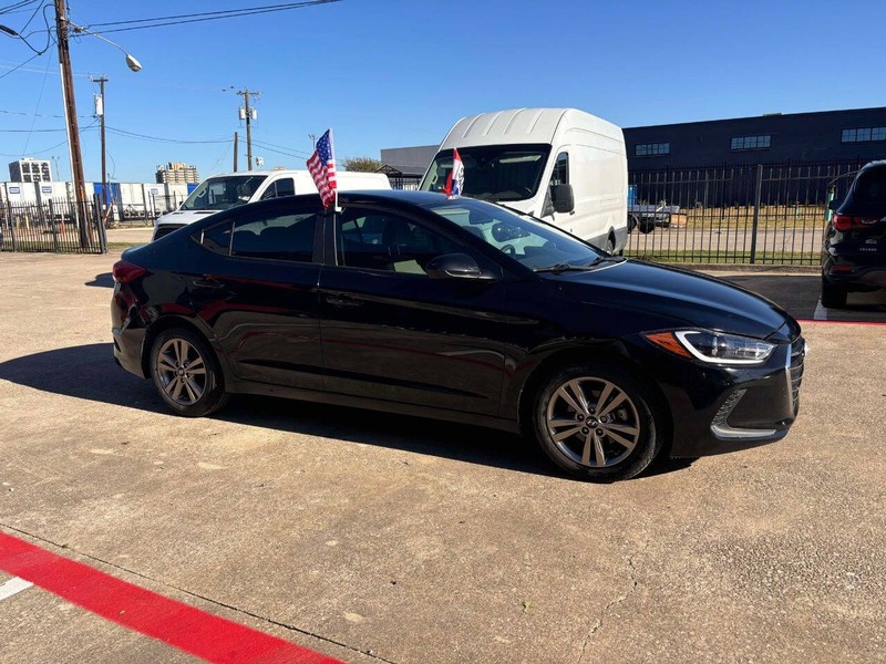 Hyundai Elantra Vehicle Full-screen Gallery Image 03