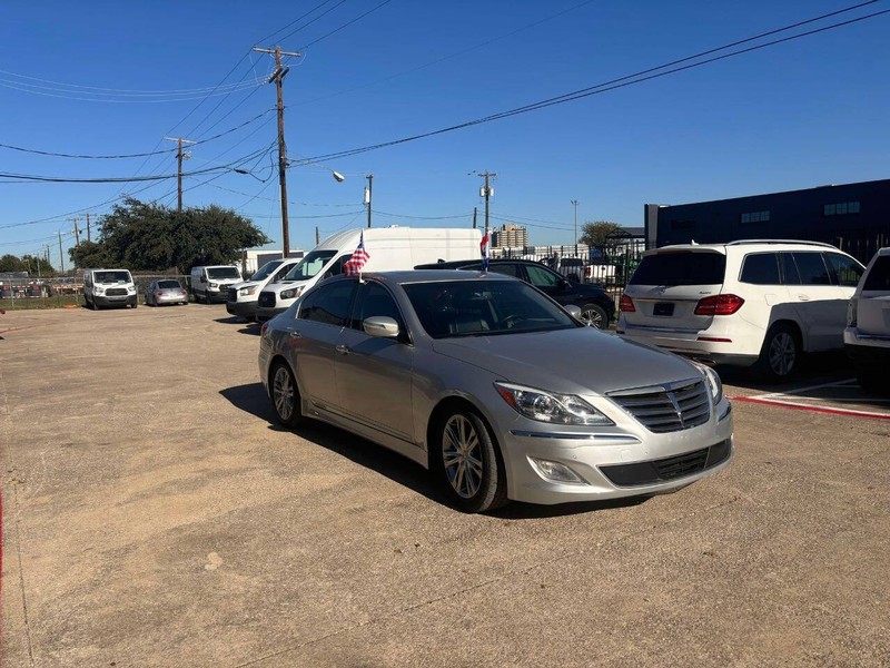 Hyundai Genesis Vehicle Full-screen Gallery Image 02