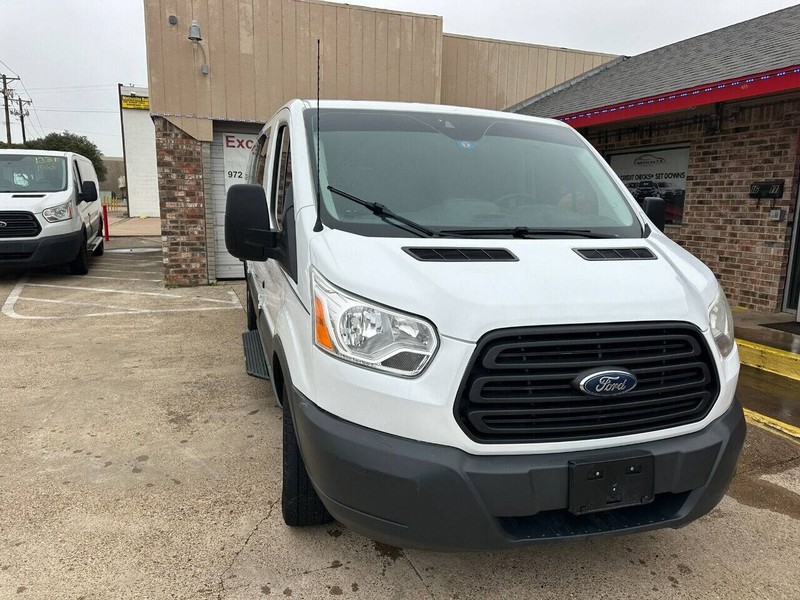 Ford Transit Passenger Wagon Vehicle Full-screen Gallery Image 02