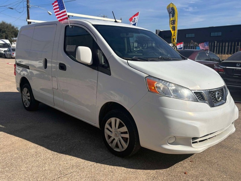 Nissan NV200 Vehicle Full-screen Gallery Image 02