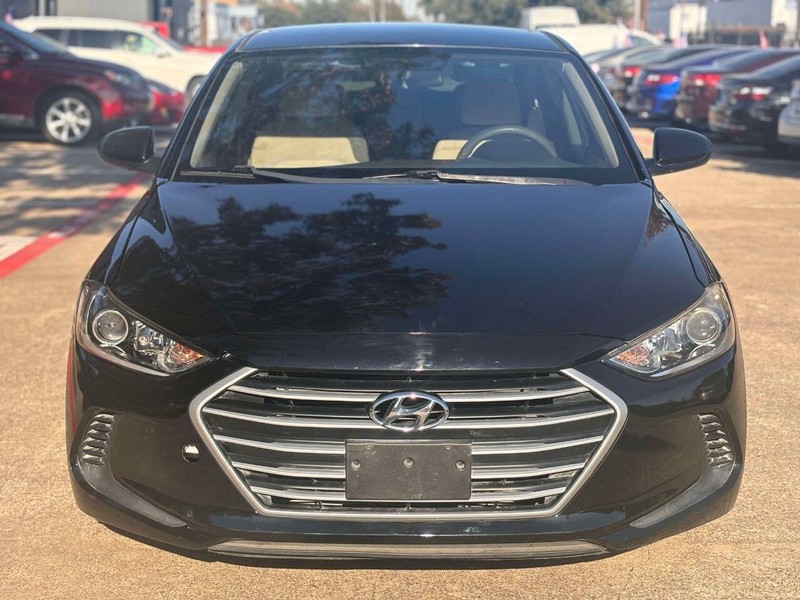 Hyundai Elantra Vehicle Full-screen Gallery Image 01